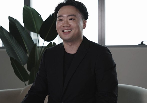 2026TravelRetail524239InterviewCheng Zhong smiling while seated in a lounge