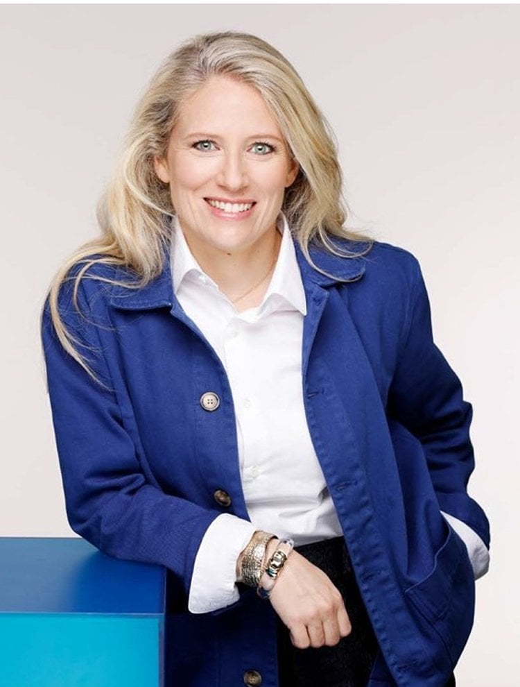 2025 la roche posay brand president blonde women with white shirt