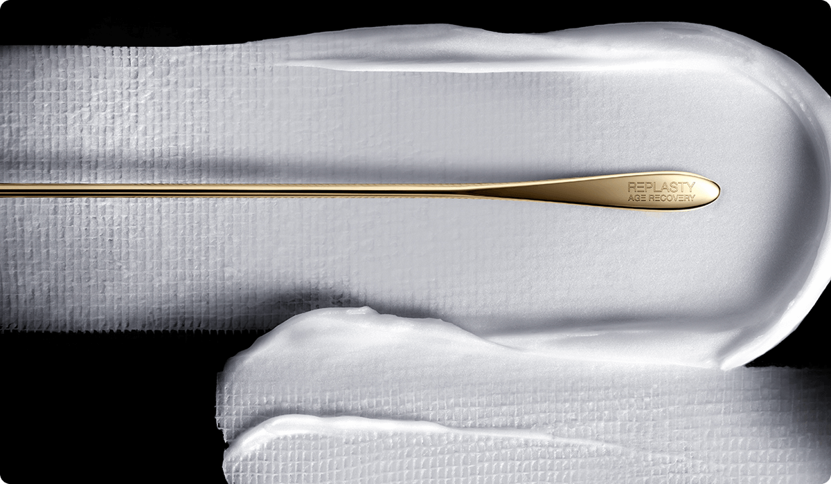 2025 loreal luxe helena rubinstein brand white background gloden applicator