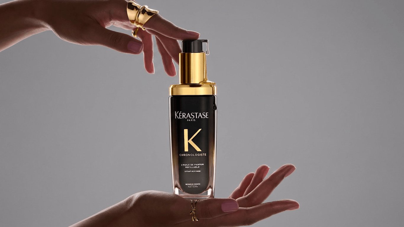 2026KrastaseStory sliderChronologiste in hand 1