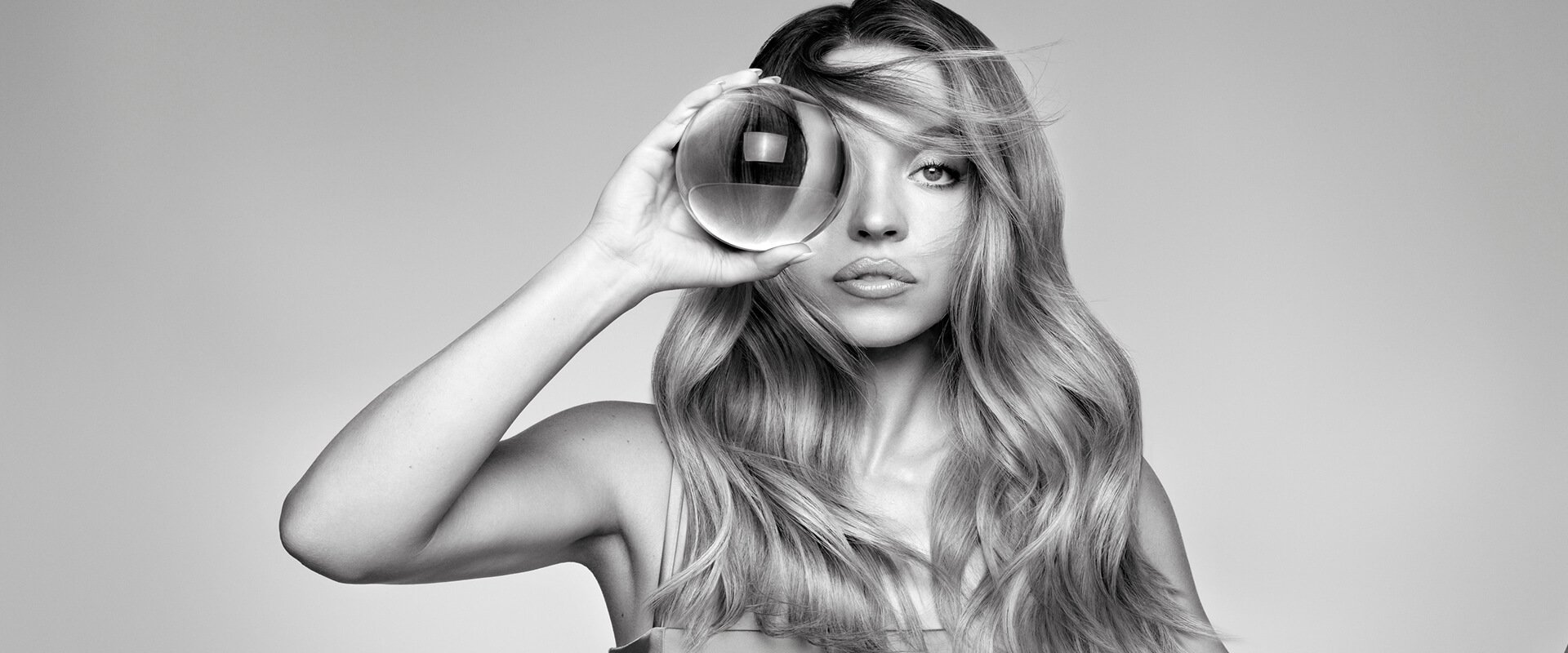 2025kerastaselorealprofessionalproductwomanwithacrystalballnearlefteyeherobannerdesktop