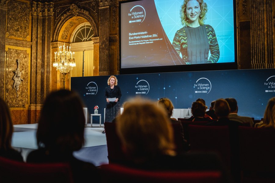 49boxquadratFWIS2025Loreal