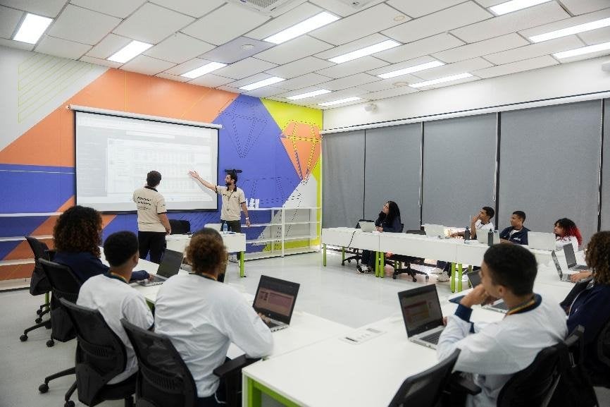 Grupo L’Oréal no Brasil e Fundação Iochpe celebram dez anos de programa que combate o desemprego juvenil na cidade de São Paulo