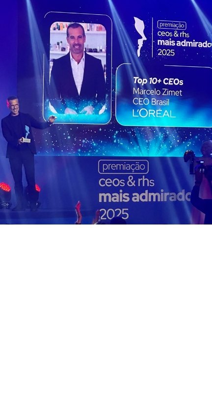 CEO do Grupo L'Oréal no Brasil, Marcelo Zimet, no palco do prêmio