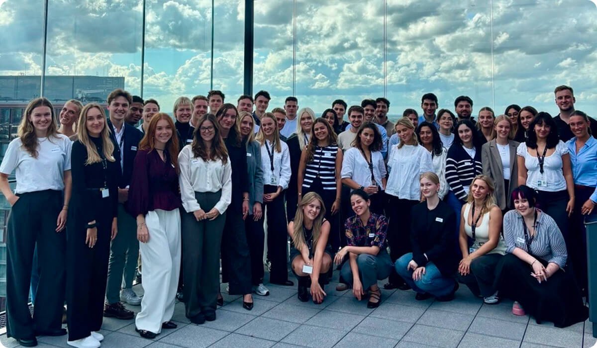 Gruppenbild der Praktikant:innen am Welcome Day