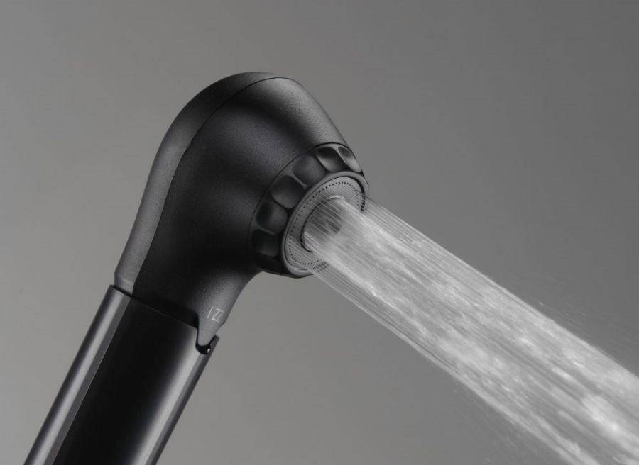 Die patentierte Wasserfragmentierungstechnologie des L'Oréal Professionnel Water Savers ermöglicht es Friseursalons, den Wasserverbrauch an der Haarwaschstation um bis zu 69% zu reduzieren.