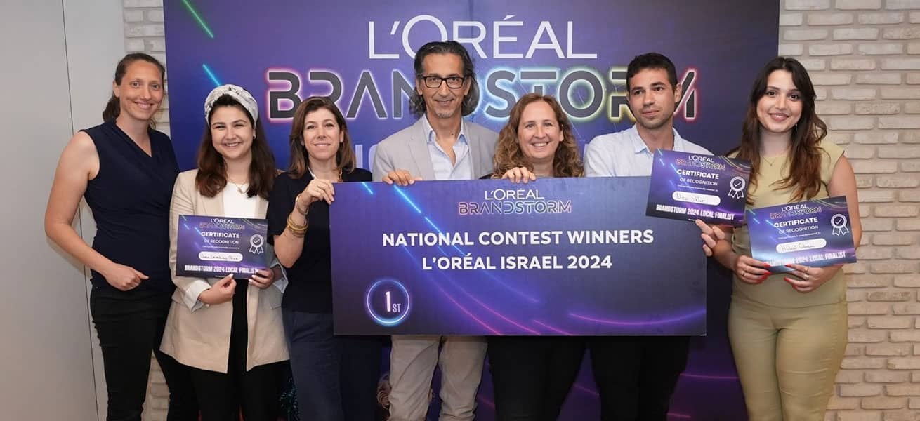 אלי שגיב, מנגל לוריאל ישראל, והסטודנטים הזוכים מאוניברסיטת תל אביב