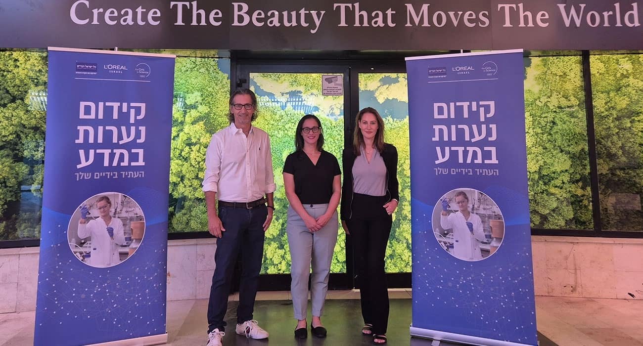 אריאלה יערי ואלי שגיב מלוריאל ישראל לצד נירה עמיר הלל באירוע השקת תוכנית "קידום נערות במדע"