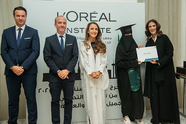 MiddleEastFemaleGraduateImage2