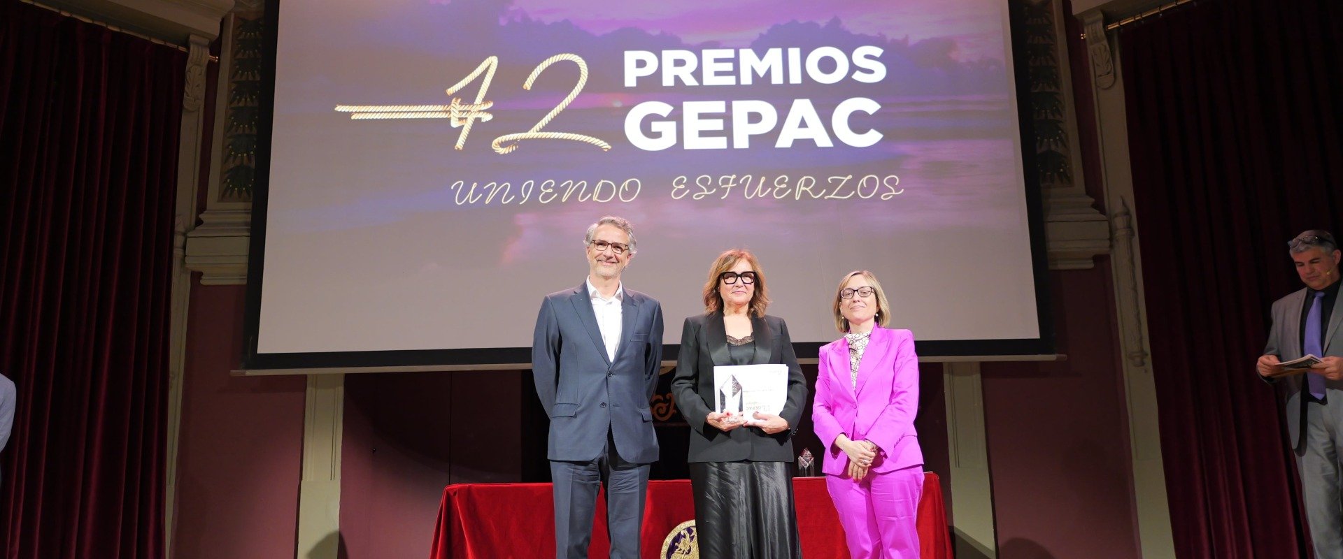 2024 lorealgrouperecibeelpremiogepacporsuprogramasareandcare hero opt