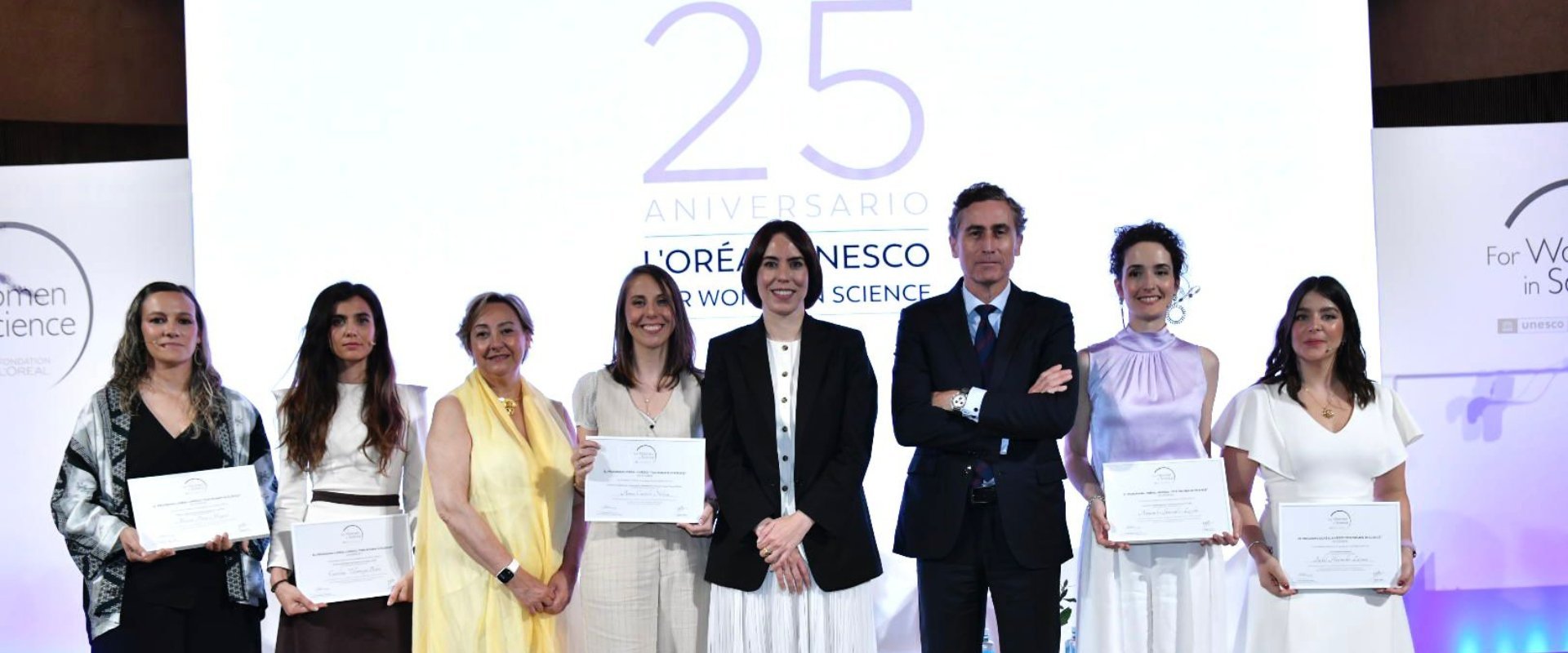 2025 25anosdeforwomeninsciencemujeresquetransformanlaciencia hero opt