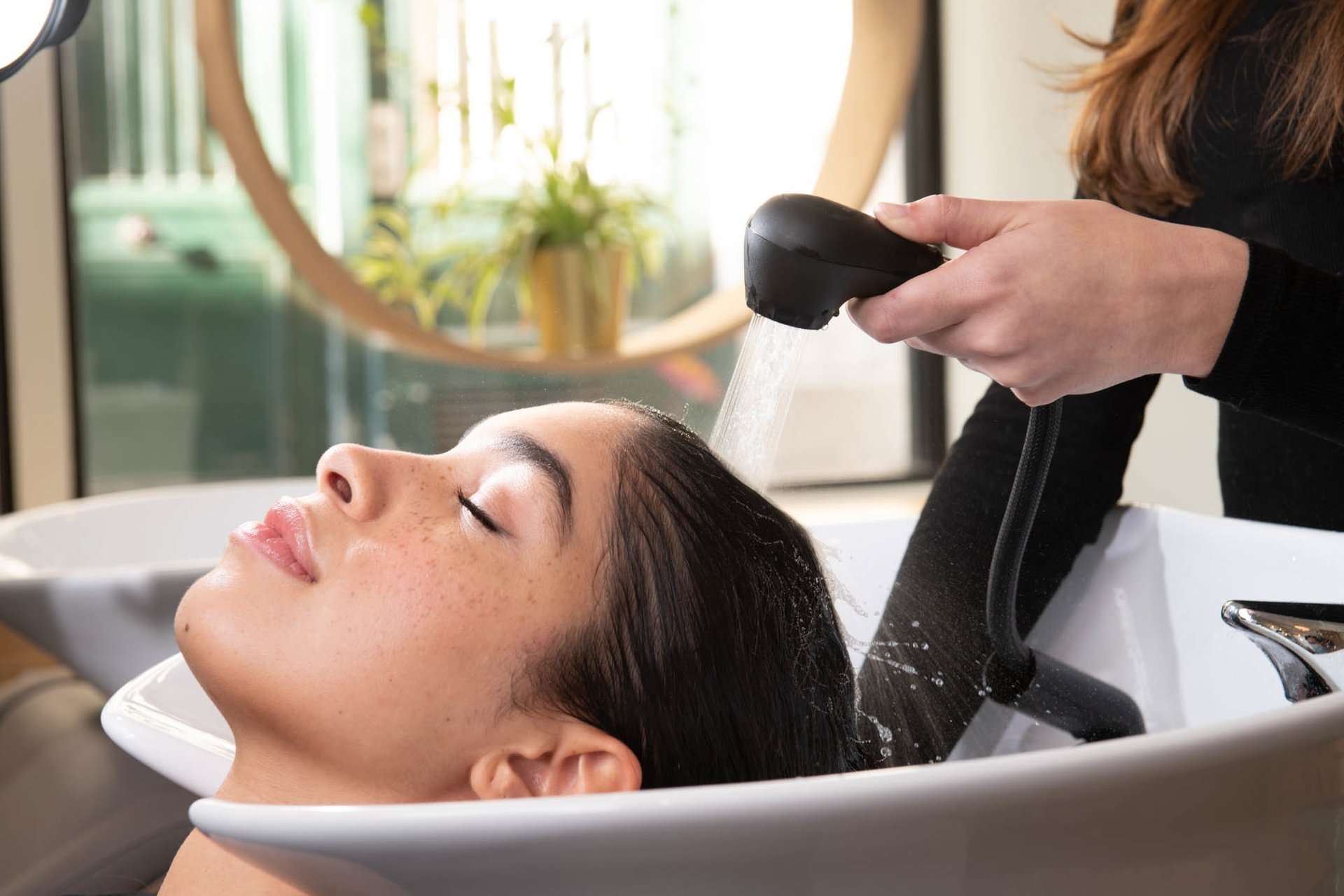 Der L’Oréal Water Saver wurde im Januar 2023 in der Schweiz und im Juli 2023 in Deutschland und Österreich eingeführt. Seitdem sind über 1.600 der professionellen Handbrausen in rund 930 Salons installiert und haben bereits 24,3 Millionen Liter Wasser und 1,6 Millionen Kilowattstunden eingespart (Stand 10. Januar 2024). In den kommenden Jahren soll der L’Oréal Water Saver in weltweit 200.000 Salons einziehen. 