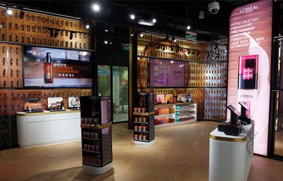 L Oreal Paris Celebrates 50 Years Of Women S Worth