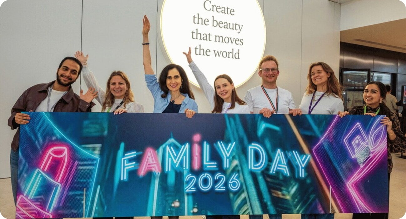 2026LOREALGROUPE0526063FamilyDayPeople standing in the HQ lobby